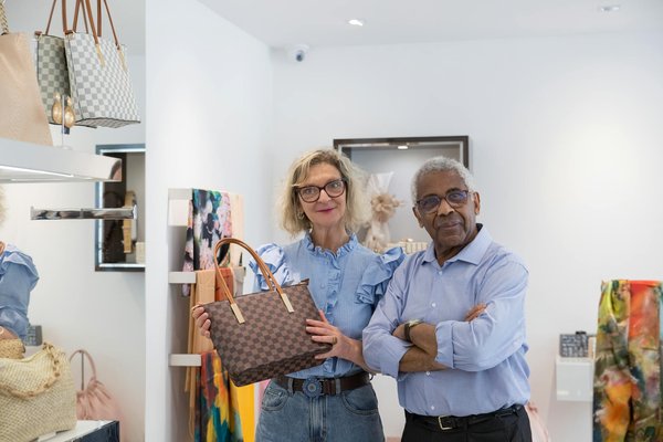 Comment marier des bottes de randonnée avec une tenue urbaine chic?